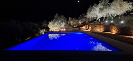 Piscina in cemento armato in opera con sfioro infinity pool - PLAYPOOLS PISCINE LUCCA